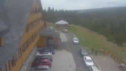 Parkoviště a hlavní vchod