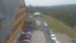 Parkoviště a hlavní vchod
