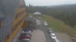 Parkoviště a hlavní vchod