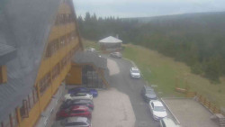 Parkoviště a hlavní vchod
