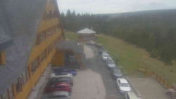 Parkoviště a hlavní vchod