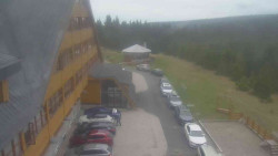 Parkoviště a hlavní vchod