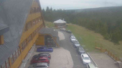 Parkoviště a hlavní vchod