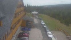 Parkoviště a hlavní vchod