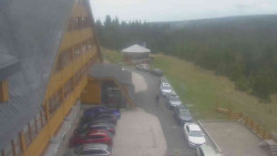 Parkoviště a hlavní vchod