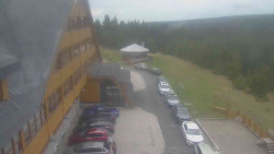 Parkoviště a hlavní vchod
