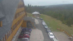 Parkoviště a hlavní vchod
