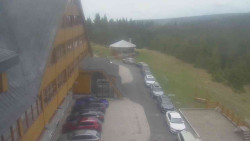 Parkoviště a hlavní vchod
