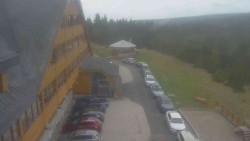 Parkoviště a hlavní vchod