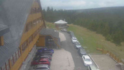 Parkoviště a hlavní vchod
