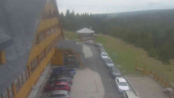 Parkoviště a hlavní vchod