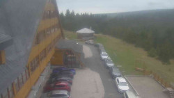 Parkoviště a hlavní vchod