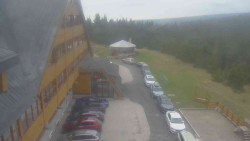 Parkoviště a hlavní vchod