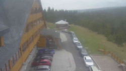 Parkoviště a hlavní vchod