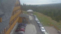 Parkoviště a hlavní vchod