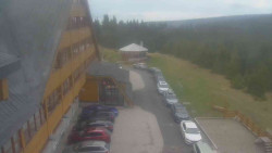 Parkoviště a hlavní vchod
