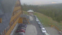 Parkoviště a hlavní vchod