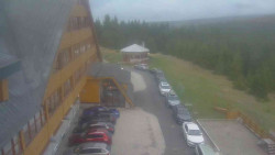 Parkoviště a hlavní vchod