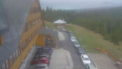 Parkoviště a hlavní vchod