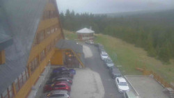 Parkoviště a hlavní vchod