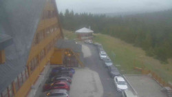 Parkoviště a hlavní vchod