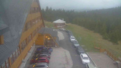 Parkoviště a hlavní vchod