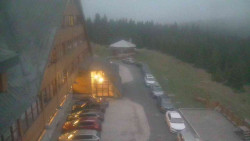 Parkoviště a hlavní vchod