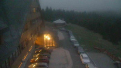Parkoviště a hlavní vchod