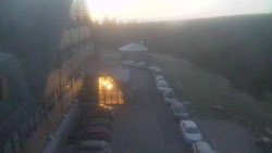 Parkoviště a hlavní vchod
