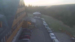 Parkoviště a hlavní vchod