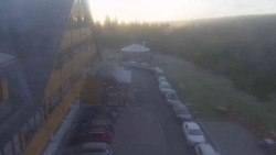 Parkoviště a hlavní vchod