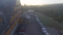 Parkoviště a hlavní vchod