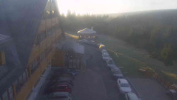 Parkoviště a hlavní vchod