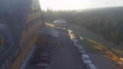 Parkoviště a hlavní vchod