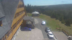 Parkoviště a hlavní vchod