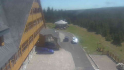Parkoviště a hlavní vchod