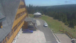 Parkoviště a hlavní vchod
