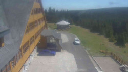 Parkoviště a hlavní vchod