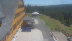 Parkoviště a hlavní vchod