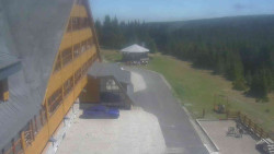 Parkoviště a hlavní vchod