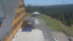 Parkoviště a hlavní vchod