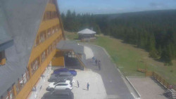 Parkoviště a hlavní vchod