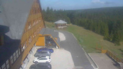 Parkoviště a hlavní vchod