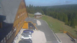 Parkoviště a hlavní vchod