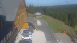 Parkoviště a hlavní vchod
