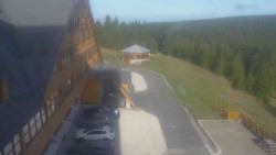 Parkoviště a hlavní vchod