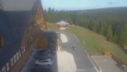Parkoviště a hlavní vchod