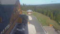 Parkoviště a hlavní vchod