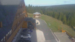 Parkoviště a hlavní vchod