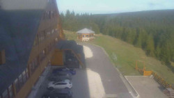 Parkoviště a hlavní vchod